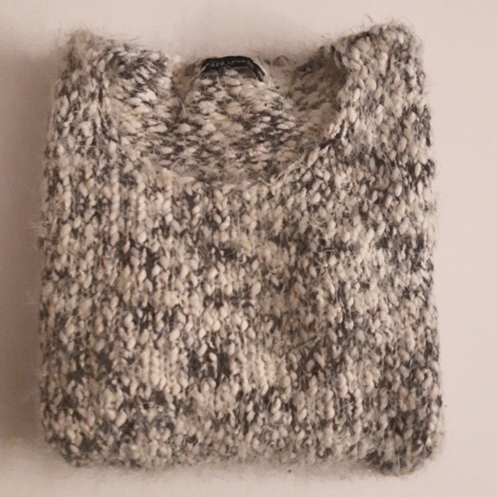 Qed London Fuzzy grey and white sweater***